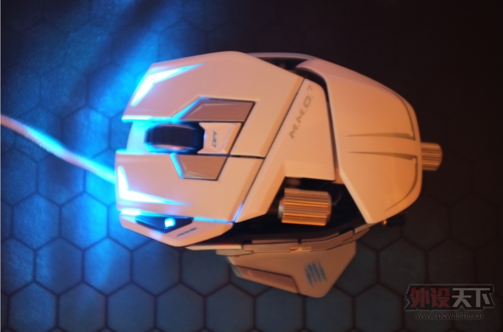 M.M.O.7.jpg