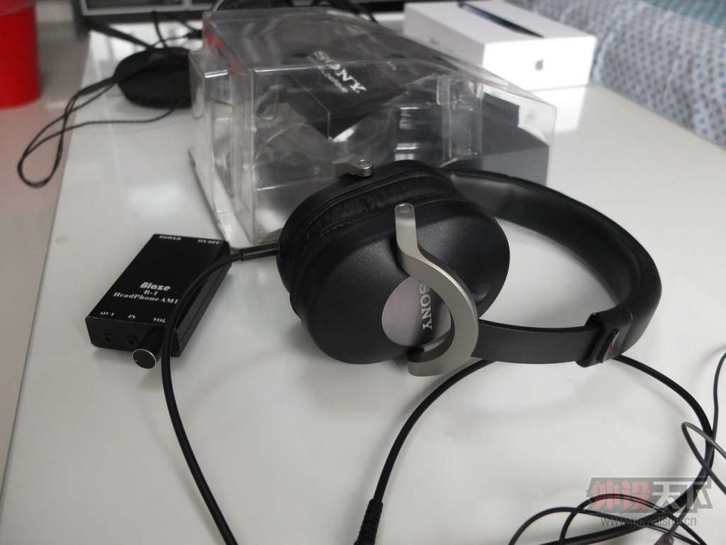 SONY ZX700