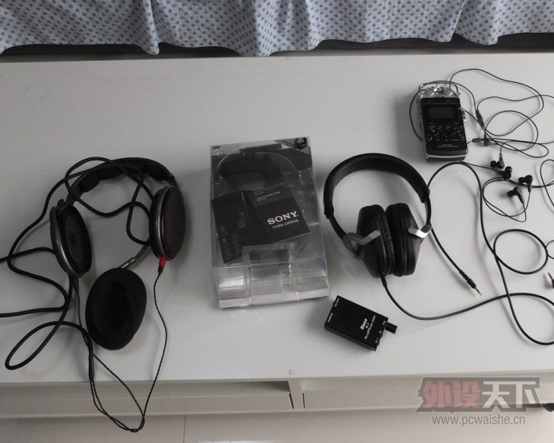 SONY ZX700