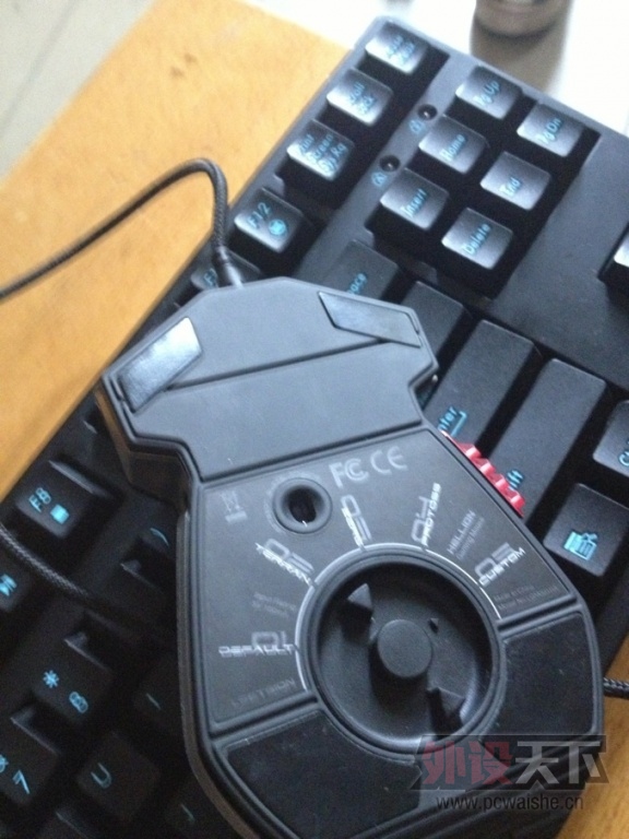 Y8Z`UONX7@(KYPY{}[701EI.jpg