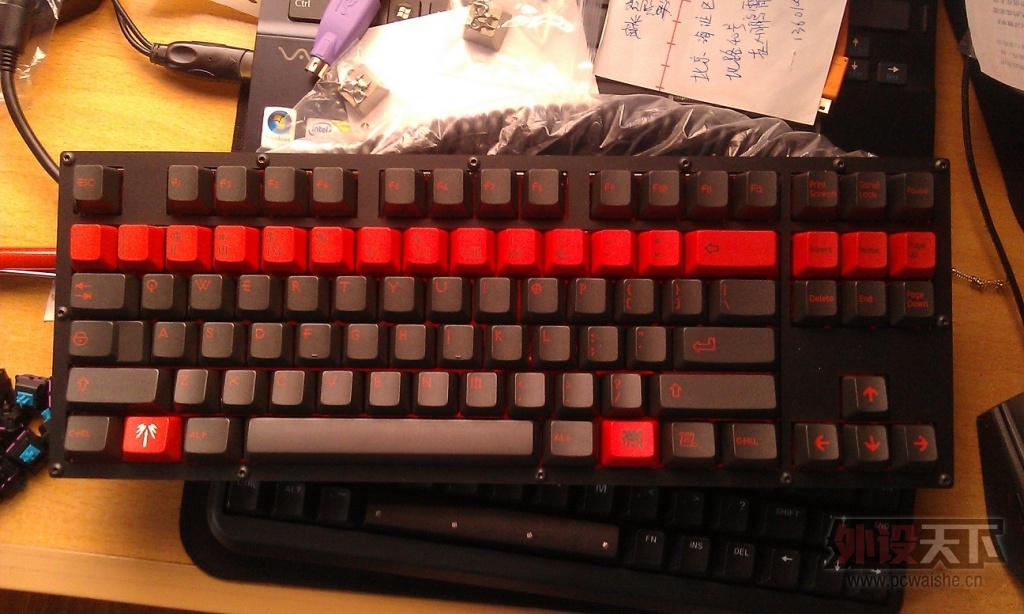 ���𻪡����ڶ�ɫ700��GMK RGB 220����Ц��*13 260Ԫ
