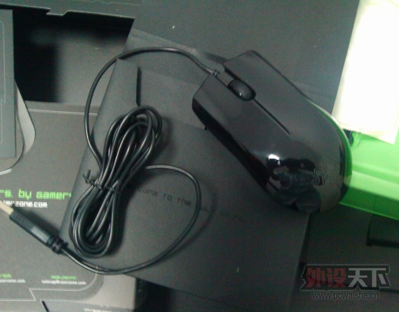���ߣ�Razer���������� Abyssus ��Ϸ��� ����� 80�������ˣ�