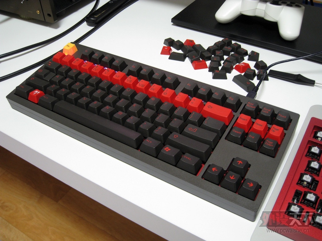���𻪡����ڶ�ɫ700��GMK RGB 220����Ц��*13 260Ԫ