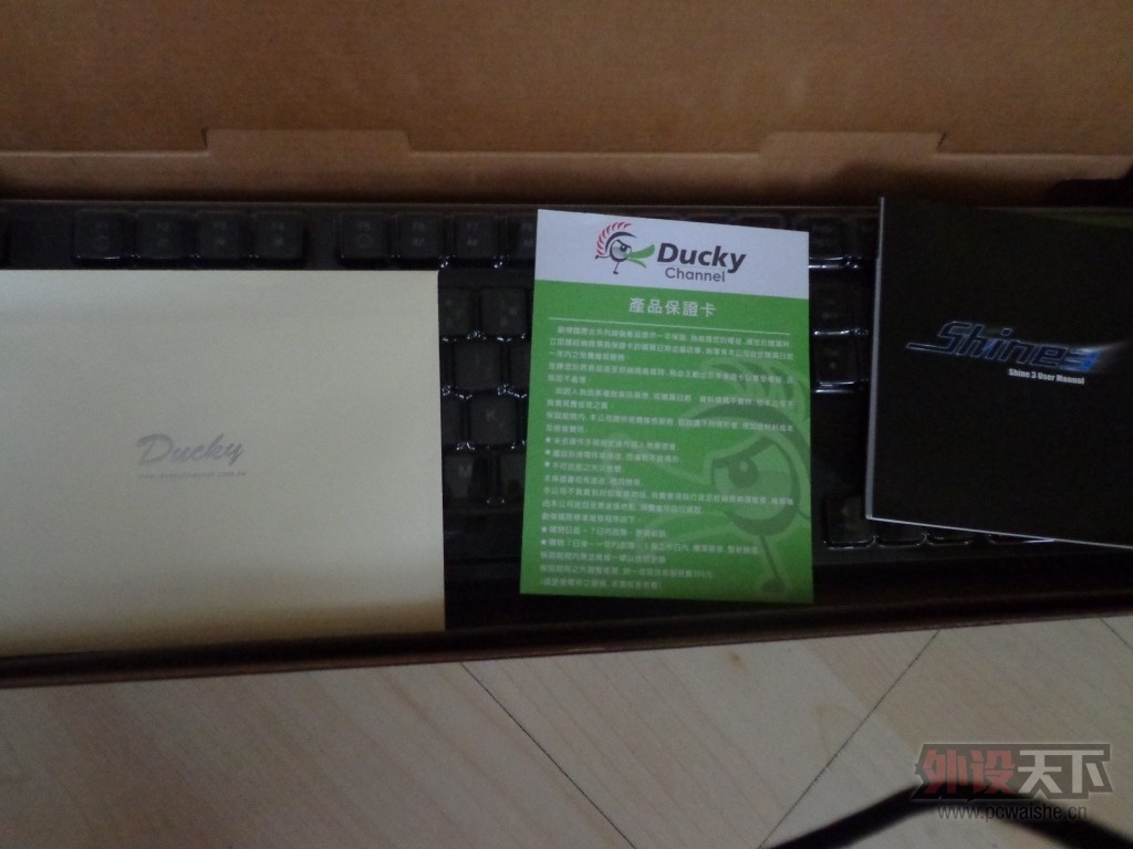 �������³�����δ�ϵ�DUCKY SHINE3��ɫ�������