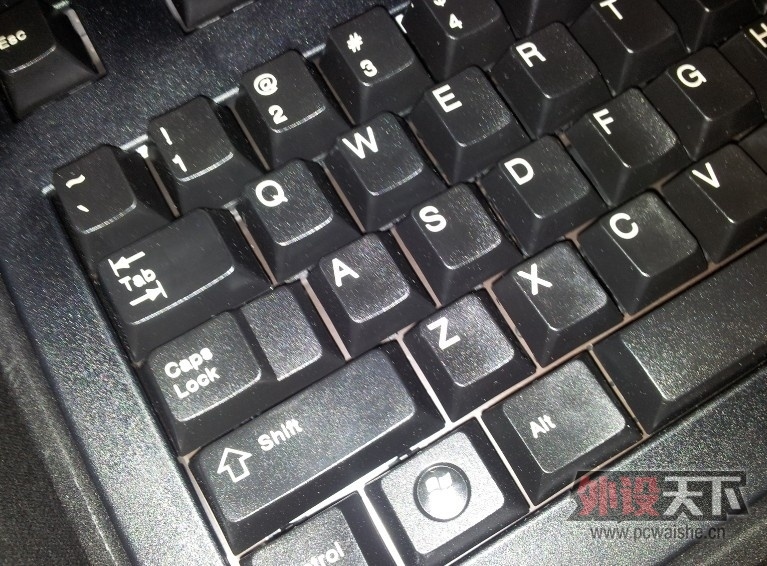 ��������ɡ����Ϻ�������һ�Ѽ����������Ķ��� Cherry G80-3000 ���� 400����