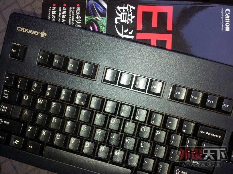 ��������ɡ����Ϻ�������һ�Ѽ����������Ķ��� Cherry G80-3000 ���� 400����