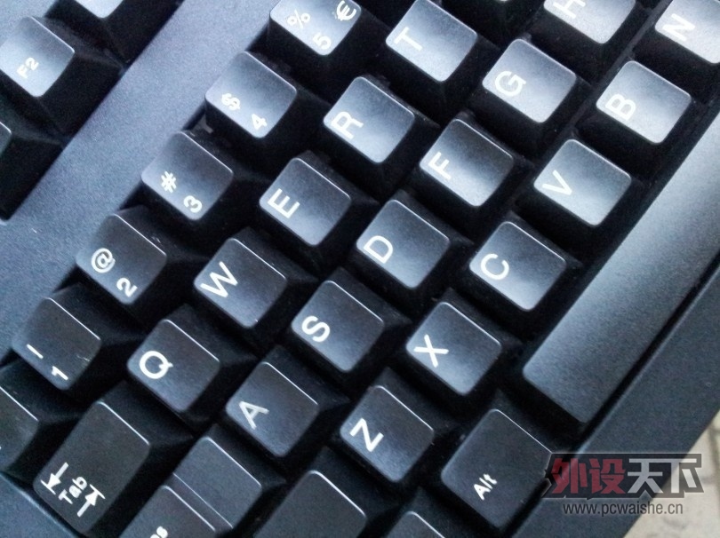 ��������ɡ����Ϻ�������һ�Ѽ����������Ķ��� Cherry G80-3000 ���� 400����