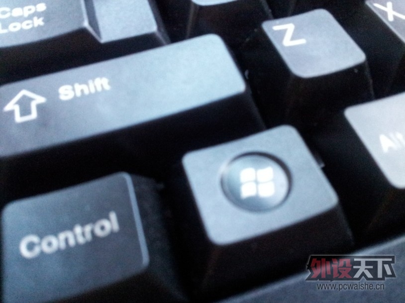 ��������ɡ����Ϻ�������һ�Ѽ����������Ķ��� Cherry G80-3000 ���� 400����