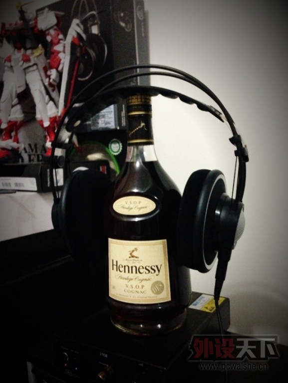 ��1��9.5����AKG K702 ������