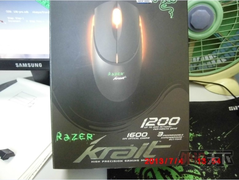 ���Ͼ������߰�ɫ��β�ߣ����ߣ��׳���ӣ��۸�����
