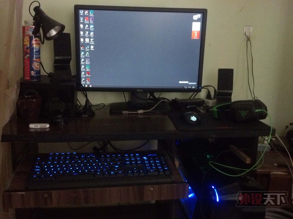 ����ѩ�ع���һ����ɫ����ɫ��Ķ���