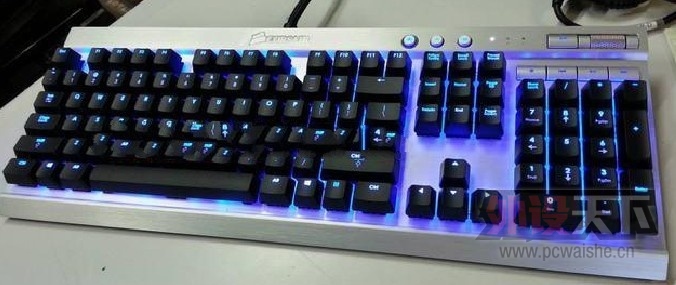 ������ K70 �����е���� �yɫ & ��ɫ 900