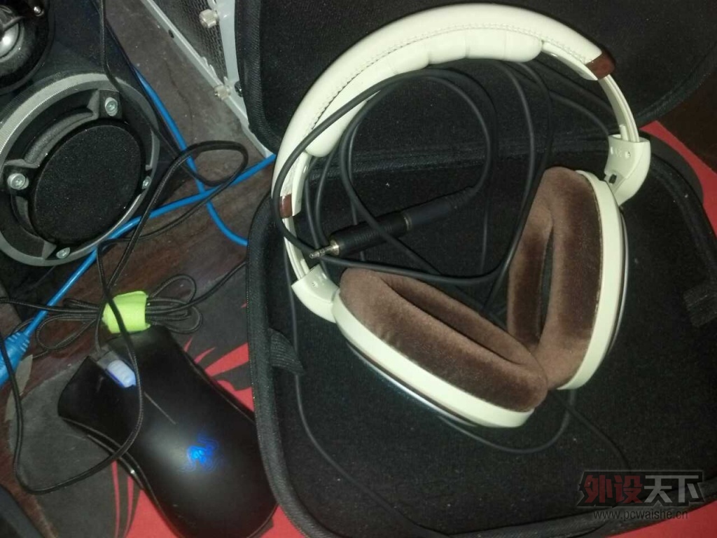 ������HD598