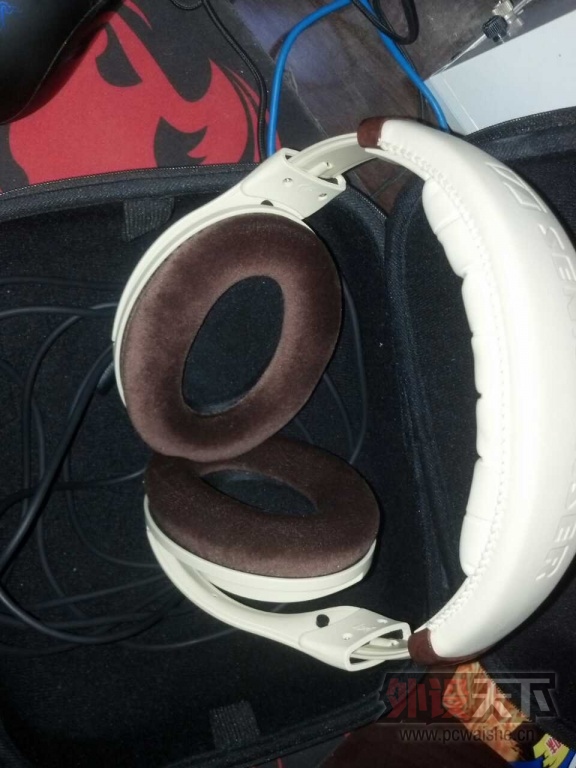 ������HD598