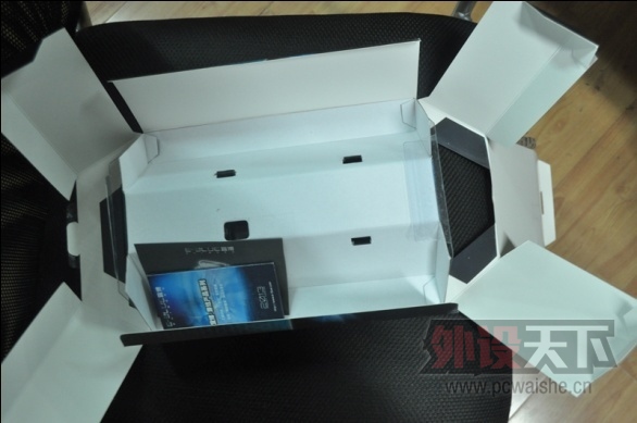 α���䣬С�����˲��������G�濪�䣬�Һ��ҵ�С��龪����