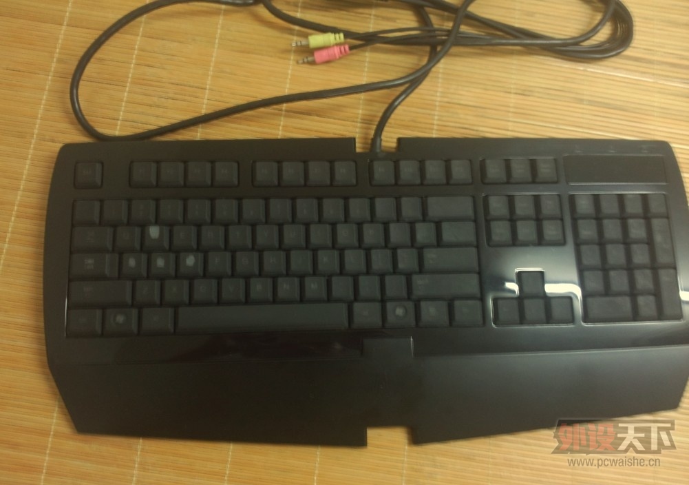 ]P1[C4[L]E{GIFUZ8HD%F{E.jpg