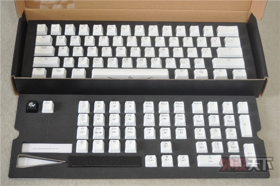 2013Ducky ��͸��ñ 13�İ�͸�ո�Ƚ��ʺ�POKER2 ���϶Ա�ͼ