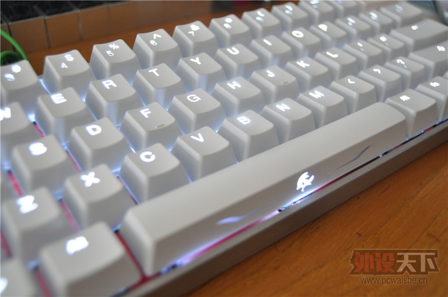 2013Ducky ��͸��ñ 13�İ�͸�ո�Ƚ��ʺ�POKER2 ���϶Ա�ͼ