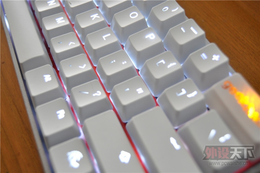2013Ducky ��͸��ñ 13�İ�͸�ո�Ƚ��ʺ�POKER2 ���϶Ա�ͼ