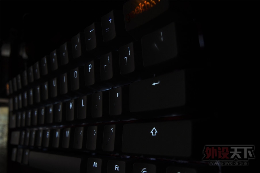 2013Ducky ��͸��ñ 13�İ�͸�ո�Ƚ��ʺ�POKER2 ���϶Ա�ͼ