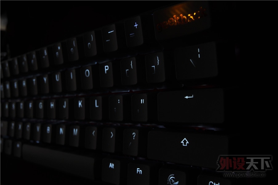 2013Ducky ��͸��ñ 13�İ�͸�ո�Ƚ��ʺ�POKER2 ���϶Ա�ͼ
