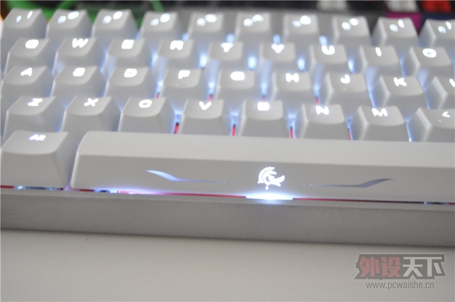 2013Ducky ��͸��ñ 13�İ�͸�ո�Ƚ��ʺ�POKER2 ���϶Ա�ͼ