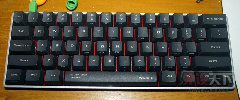 2013Ducky ��͸��ñ 13�İ�͸�ո�Ƚ��ʺ�POKER2 ���϶Ա�ͼ