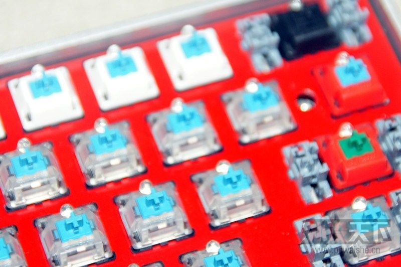 2013Ducky ��͸��ñ 13�İ�͸�ո�Ƚ��ʺ�POKER2 ���϶Ա�ͼ