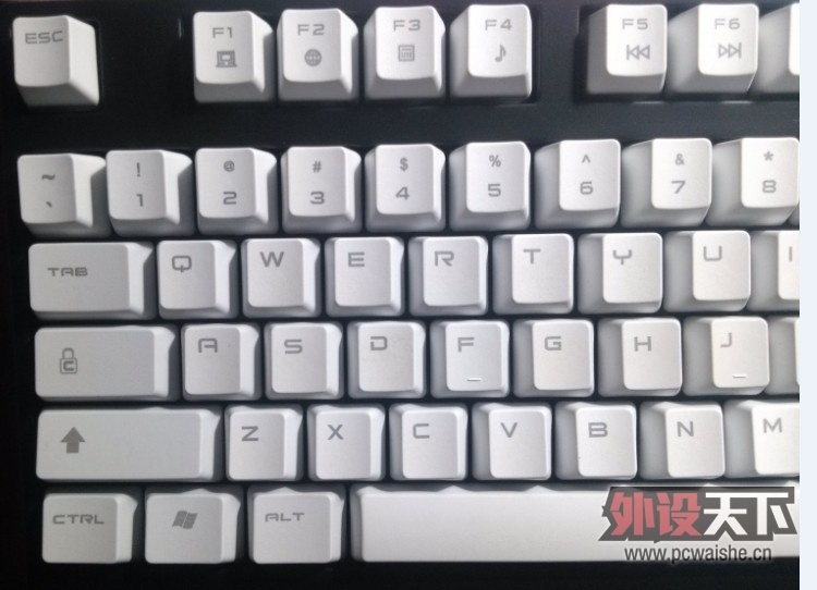 ����NP104�Ը�������̣������°�ɫPBT104��ñ