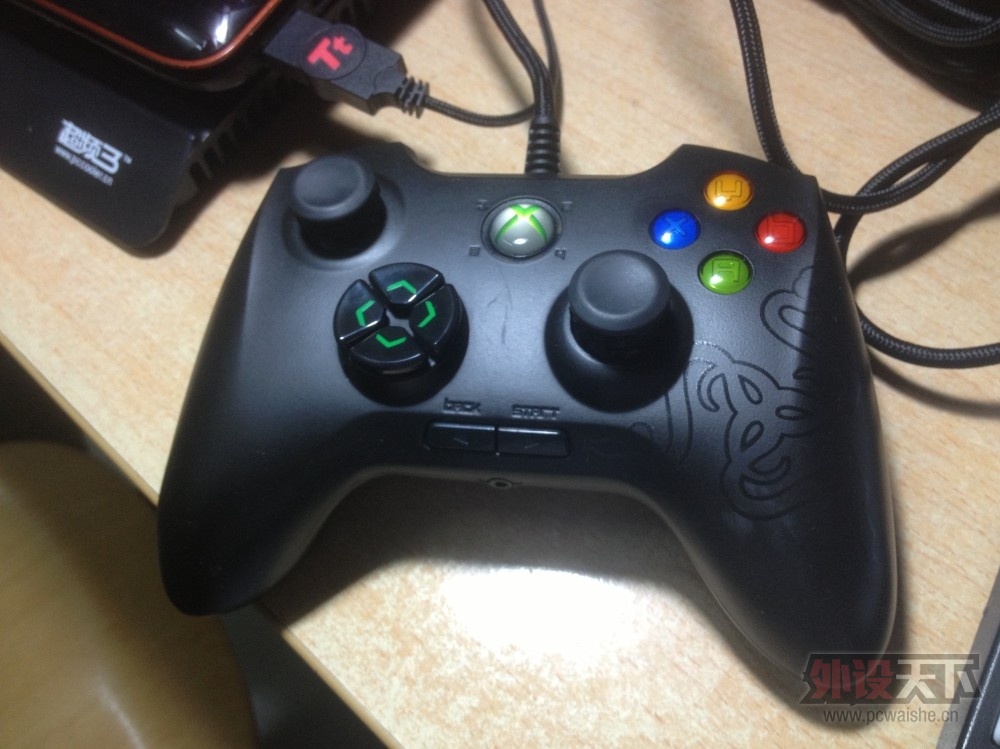 ϺKBCͬ104ñRazer Onza豪°Ϸֱ