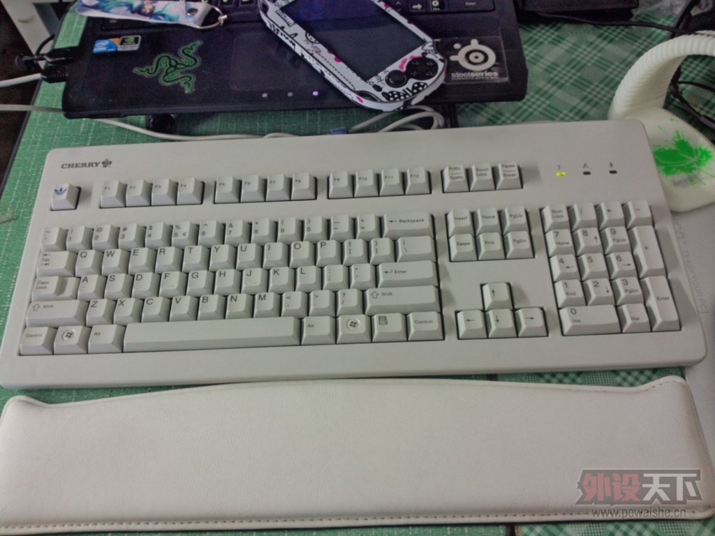 7-P30916-174342.jpg