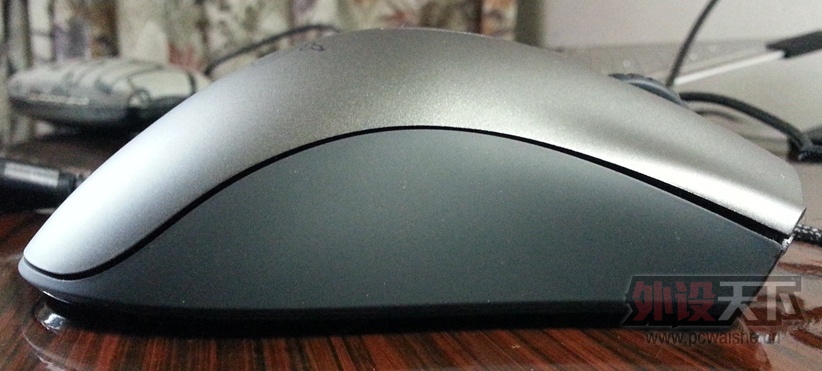 ���ѳ���Razer ���� Deathadd �������� ��ɫ����棬165���ʣ�������ī��