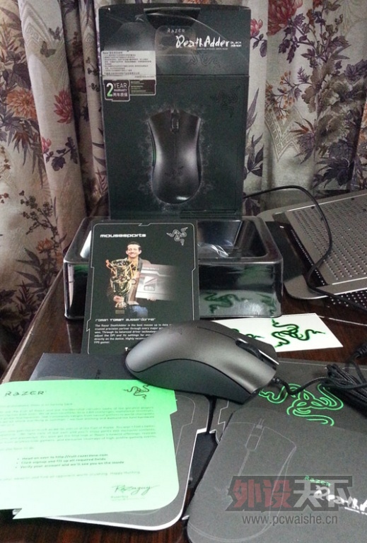 ���ѳ���Razer ���� Deathadd �������� ��ɫ����棬165���ʣ�������ī��