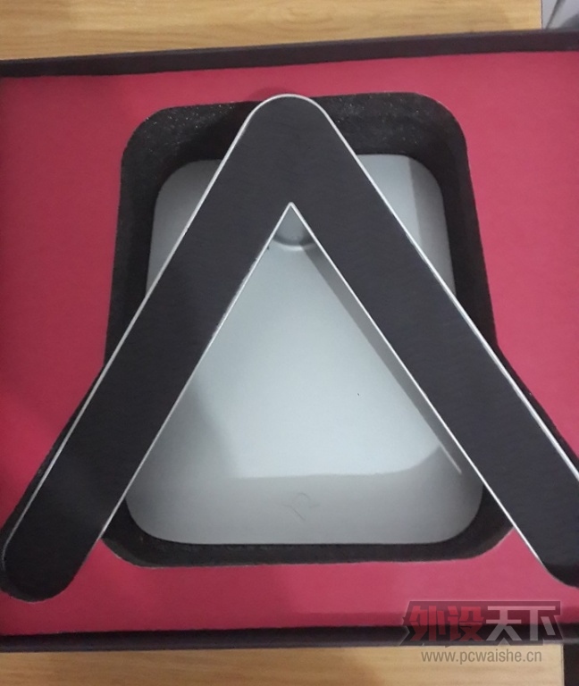 ������ MacBook Pro �� MacBook Air �� Twelve South HiRise �ɵ��ڱʼǱ�֧��