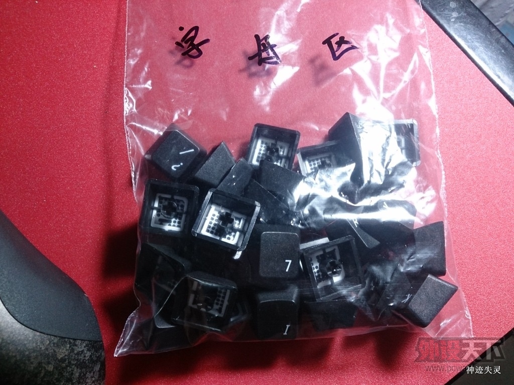 ��IKBC�ڰ׶�ɫ��RGB 150��������