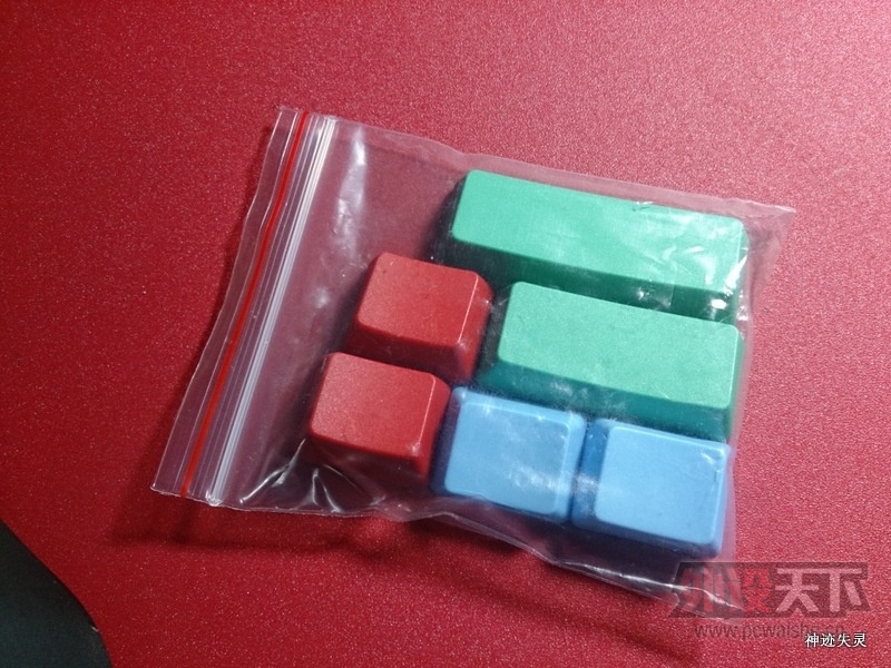 ��IKBC�ڰ׶�ɫ��RGB 150��������