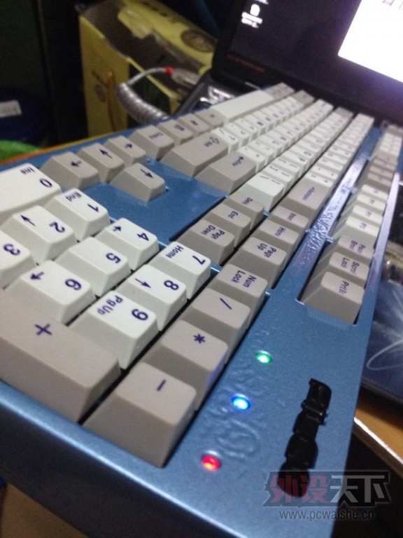  Ұ105 