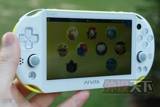 2013�°�PS Vita���棺������ǿ ��Ļ����ˮ