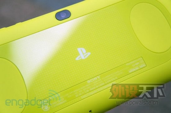 2013�°�PS Vita���棺������ǿ ��Ļ����ˮ