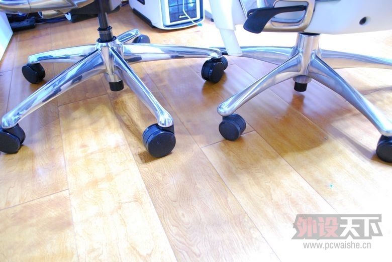 [10P] [DXRACER�ټ�] ��һ�����������ڵ��ˣ��Դ�contessa��embody�򵥶Ա�ͼ~ ��...