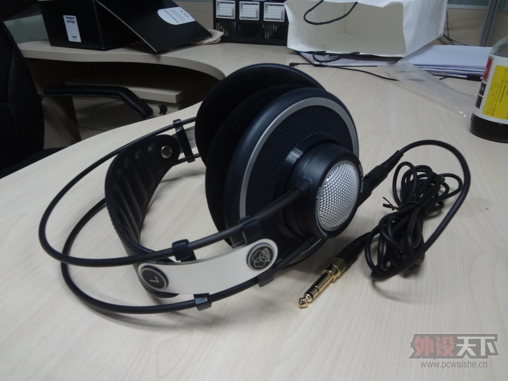 ���²�����AKG K702 �ŵ��л�