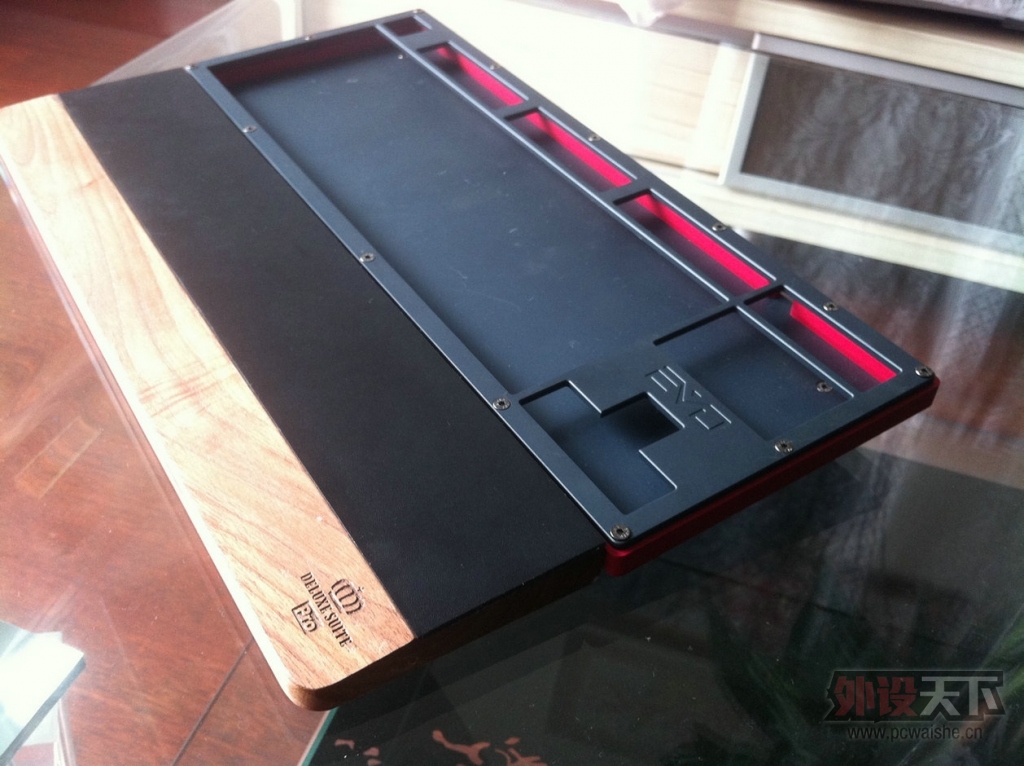 DELUUXE SUITE PRO ľ�ʼ����������⣬������ľͷ��