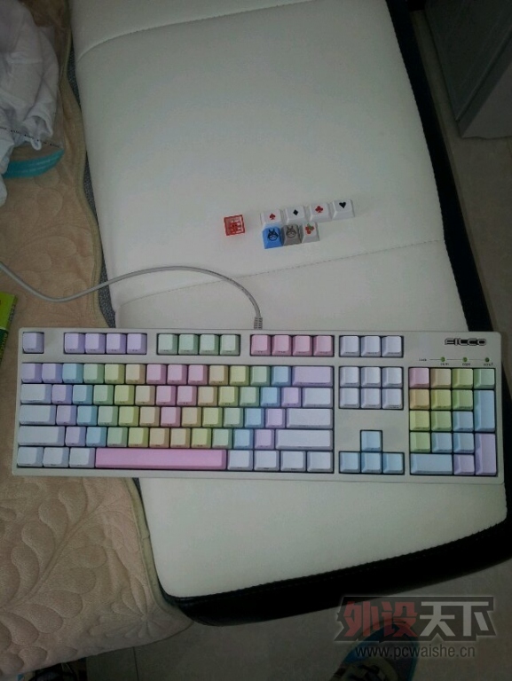 ȫ�º�ɫ GH60 PCB,�ིʺ�104PBT���ʲ��.GMK���̶�ɫ���ESC+��ɫ�׵׺ں�POKER��