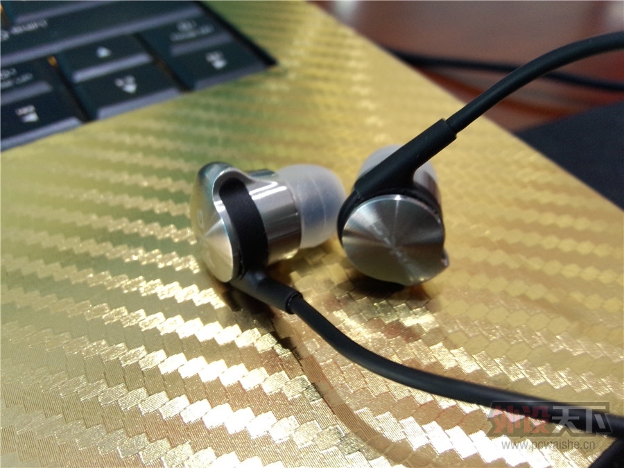 [����]��9�¹���AKG K3003������11���±��ޡ����а²�