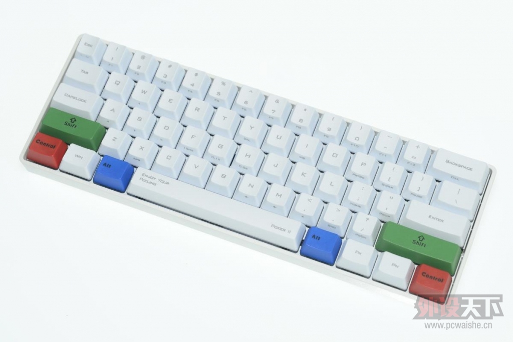 ��ɫPoker II�����У���������˫ɫRGB��ñ����������ȫ���̻�������~~~~~~~~~