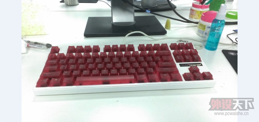 ���ѳ���PLU ML-87 �׺ڣ��ո���࣬���˺�ɫ��͸����ñ