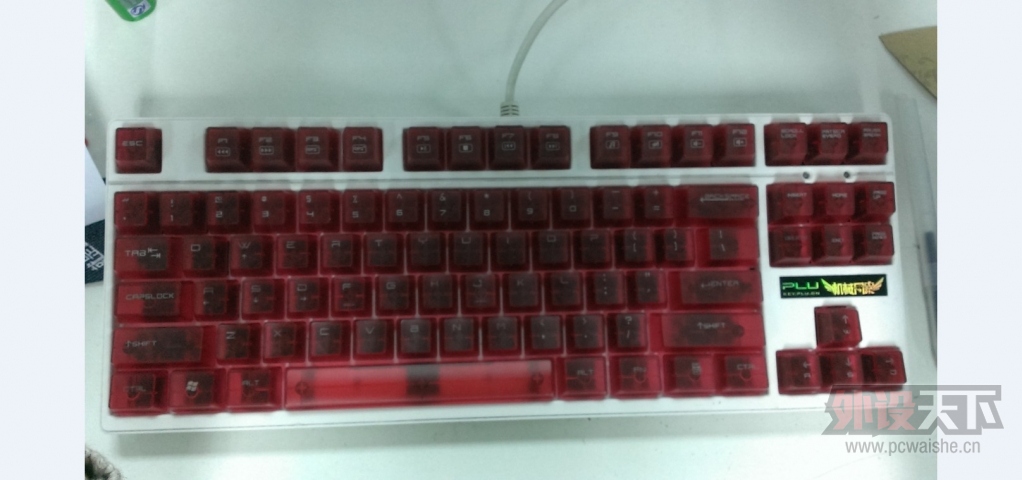 ���ѳ���PLU ML-87 �׺ڣ��ո���࣬���˺�ɫ��͸����ñ