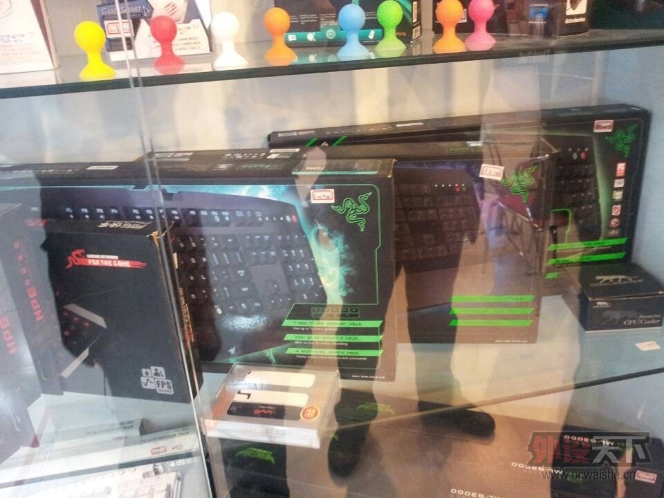 ���ѵ곷�ˣ�����һ����ֻ����Ƭ���ϵĶ�������