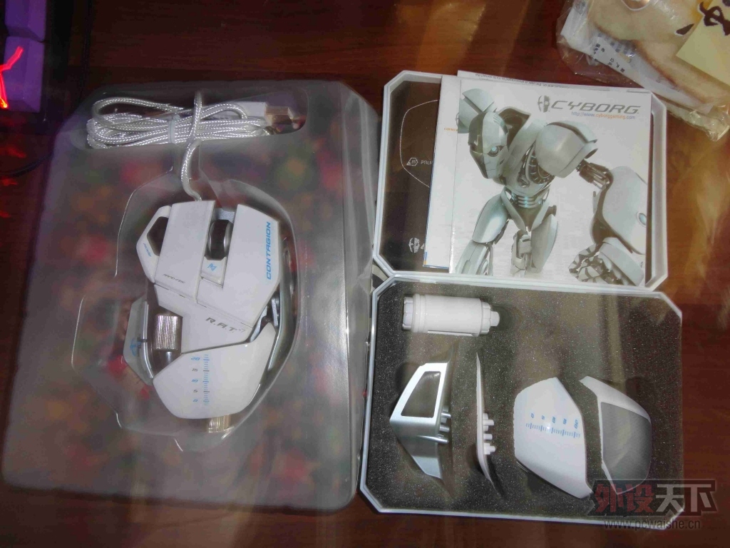 ���Ե�һ���� ���ѿ� Saitek ����ʨMADCATZ Cyborg R.A.T.7������꿪��+С��