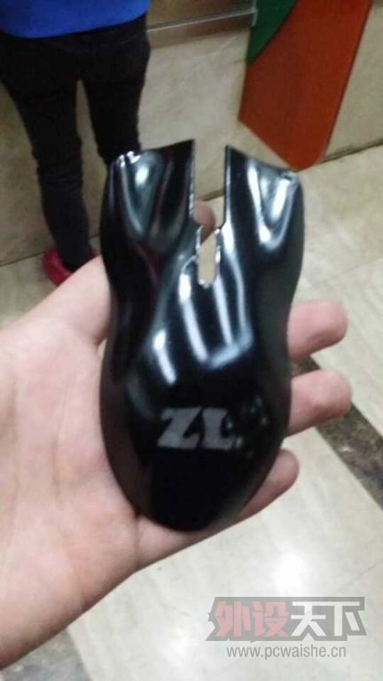 �����